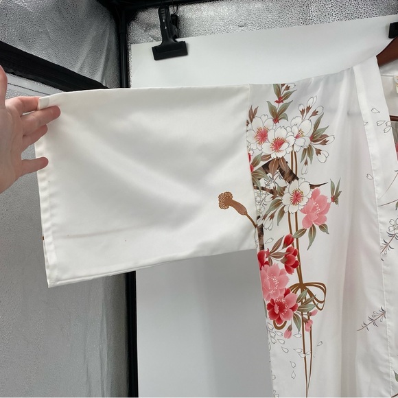 Vintage Kimono Women One Size Japanese White Poly Floral Coverup Asian Botanical - Picture 3 of 11